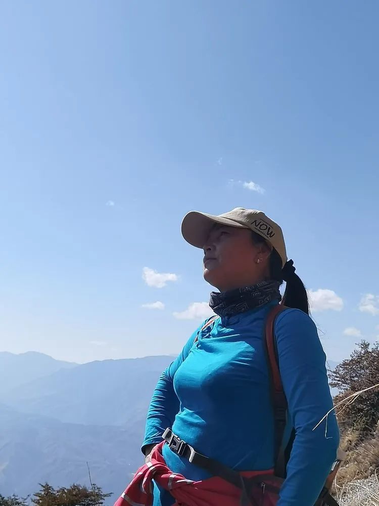 指南村|登顶东川小牯牛山——慈悲殿