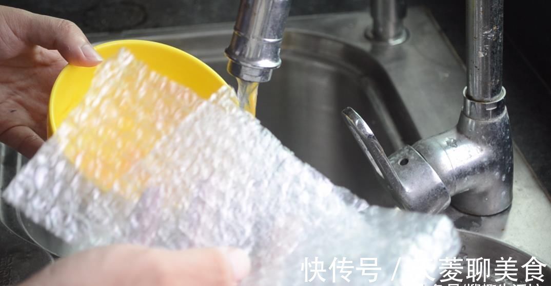 快递箱里的气泡垫别扔了, 没想到还有这么多妙用, 看完赶紧去试试