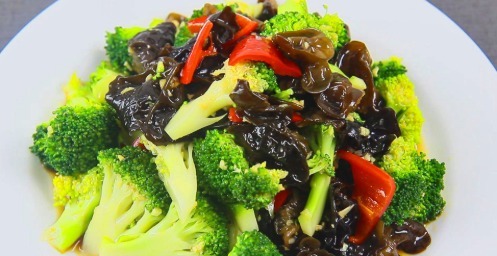 黑木耳|西兰花拌黑木耳,厨师长分享凉拌菜技巧,清淡少油,家常实用