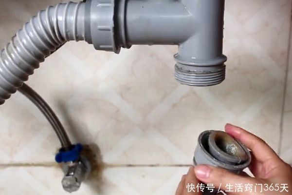 厨房下水管道反味严重?只需一个气球,下水道再也没臭味了
