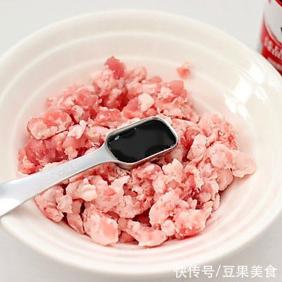 胡萝卜|#一口新年味，全家享佳味#鹌鹑蛋肉末蒸