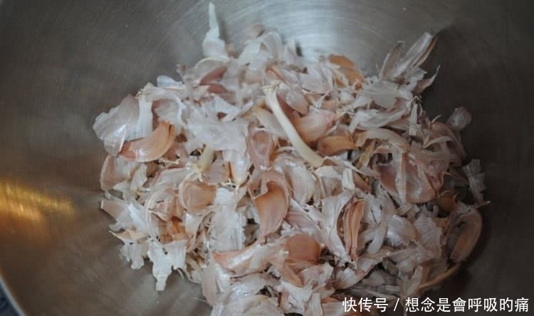 家人|大蒜皮别扔!扔它等于扔钱,还有这么多用处,快去告诉家人
