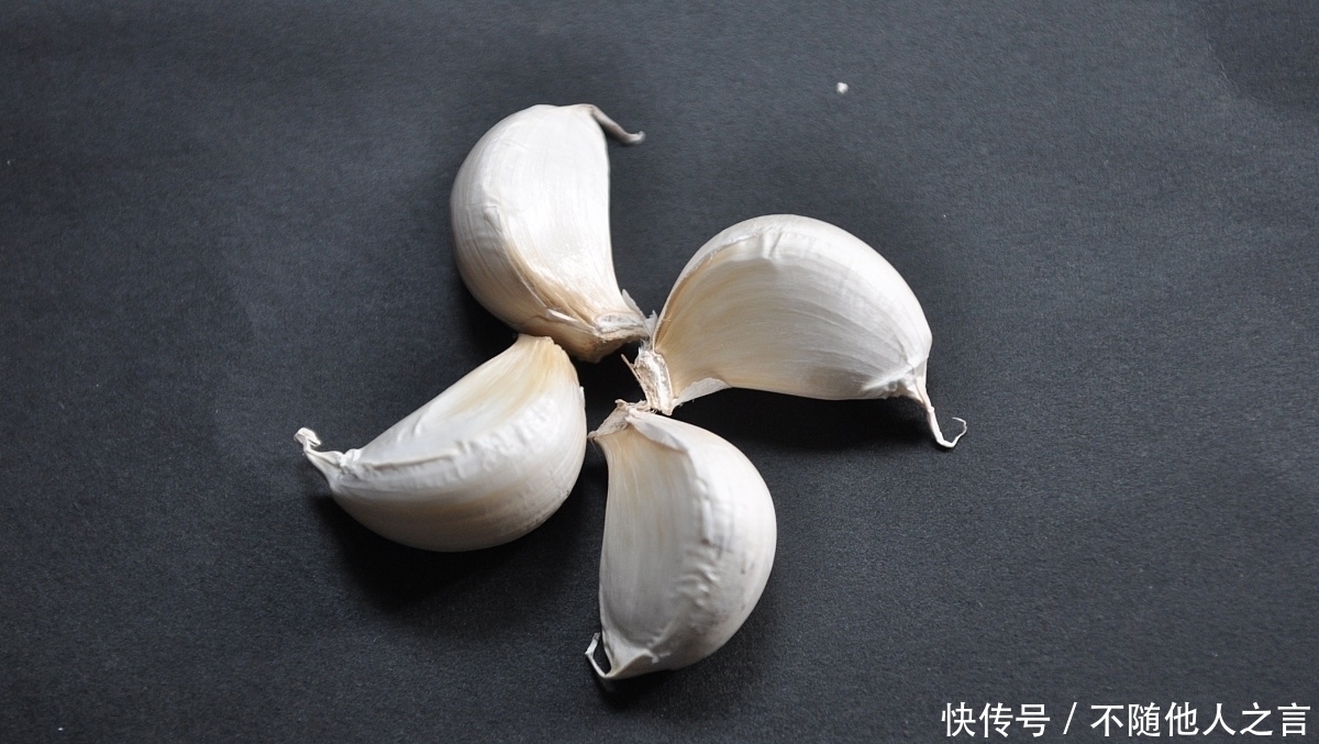 功效|大蒜和它“天生一对”，每天吃一点，软化血管，血栓或许绕路走
