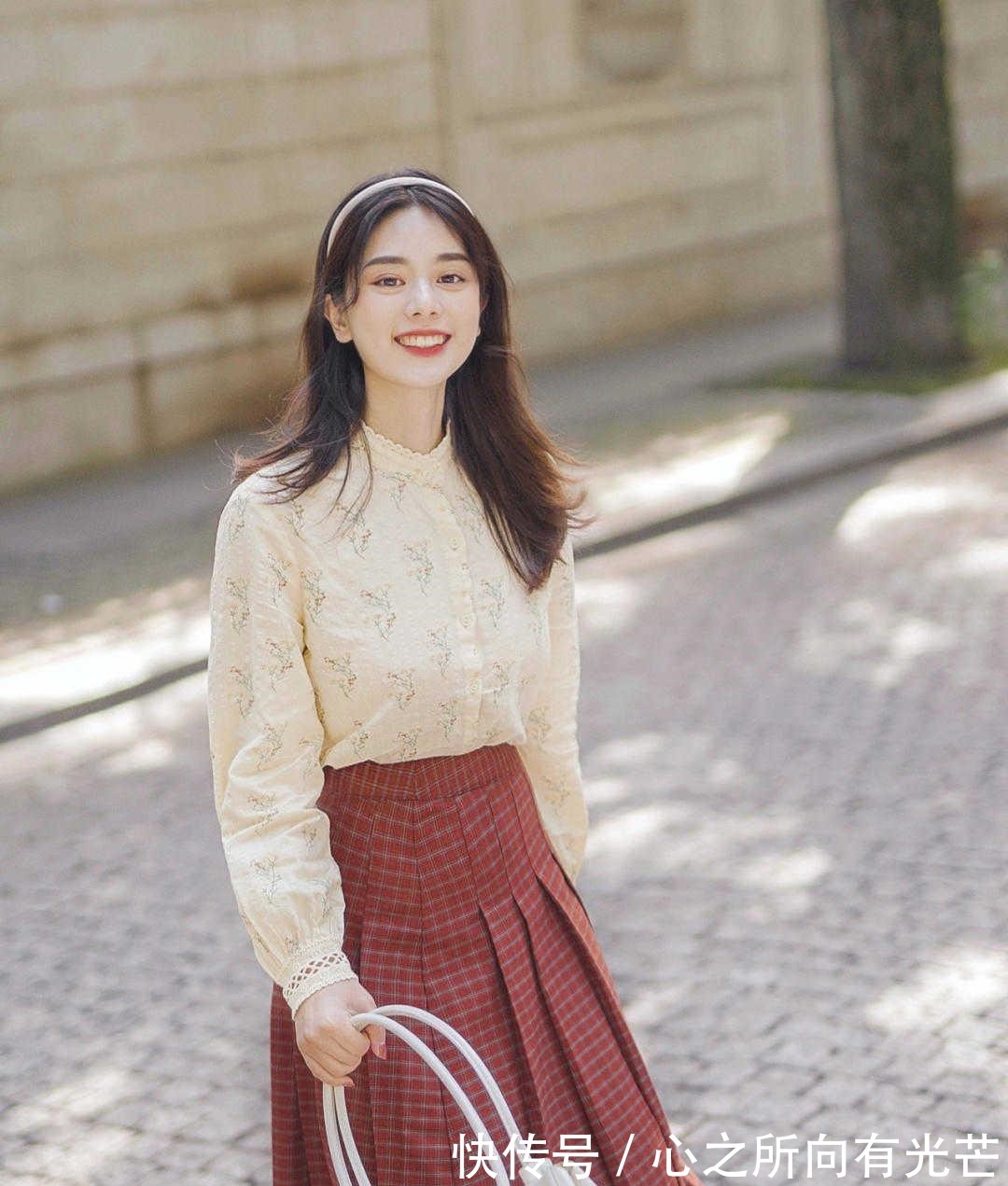 穿搭 秋天,衬衫的“高级穿法”是这样的,搭配西裤知性干练,洒脱利落