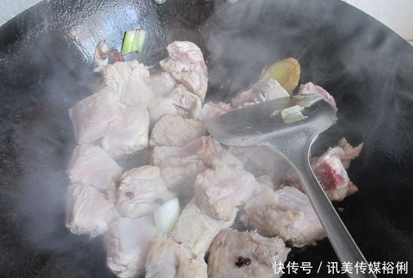 东北人最爱的一道菜,南方人却很嫌弃,东北网友:没吃过太可惜!