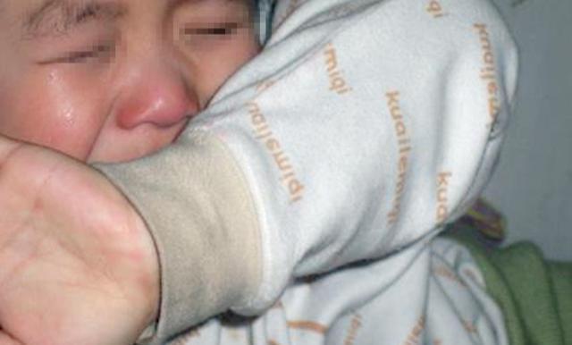 母亲|生2胎后,老大和谁睡,母亲的坚持被全家质疑,三年后被称赞精明