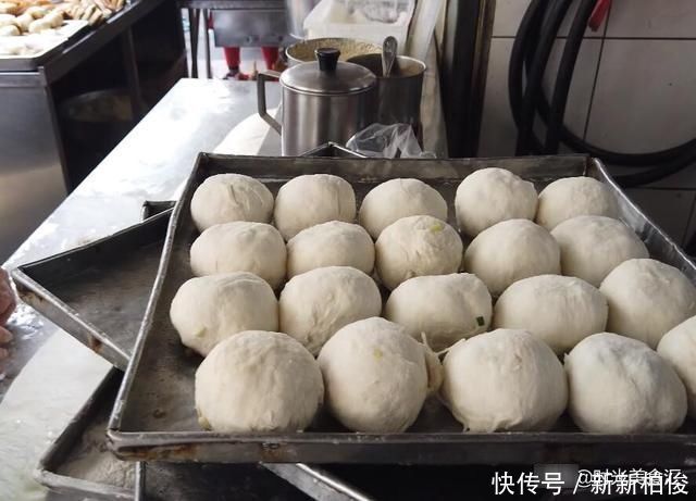 夫妻开店卖早餐，一天用几大盆馅料每天都客满，食客：主要是实惠
