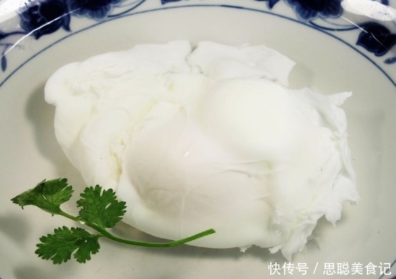 方法|做水煮荷包蛋,牢记1招,不粘锅不起沫,个个完整好看,方法好使
