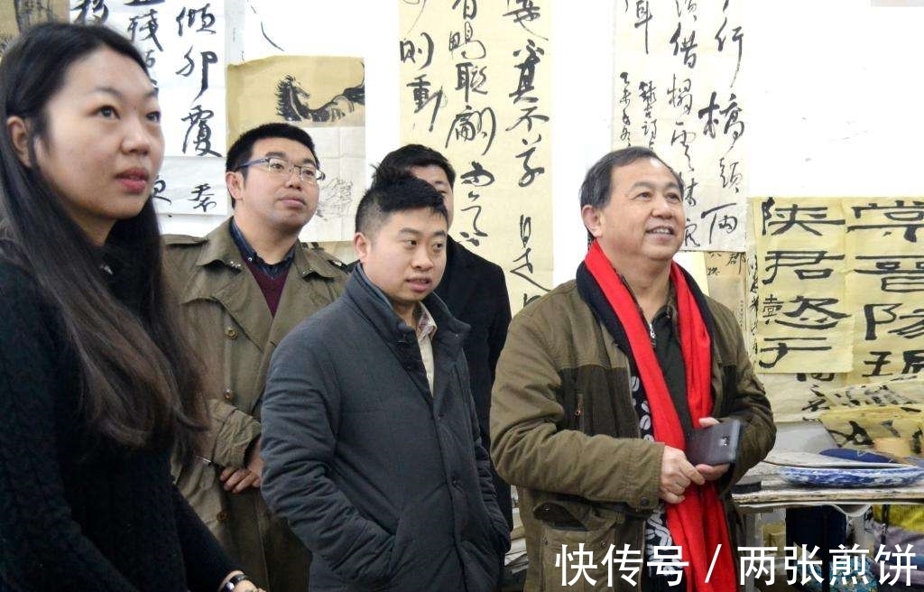 曾翔&曾翔若参观刘晓庆的书法,估计一脸崇拜:这才叫艺术!