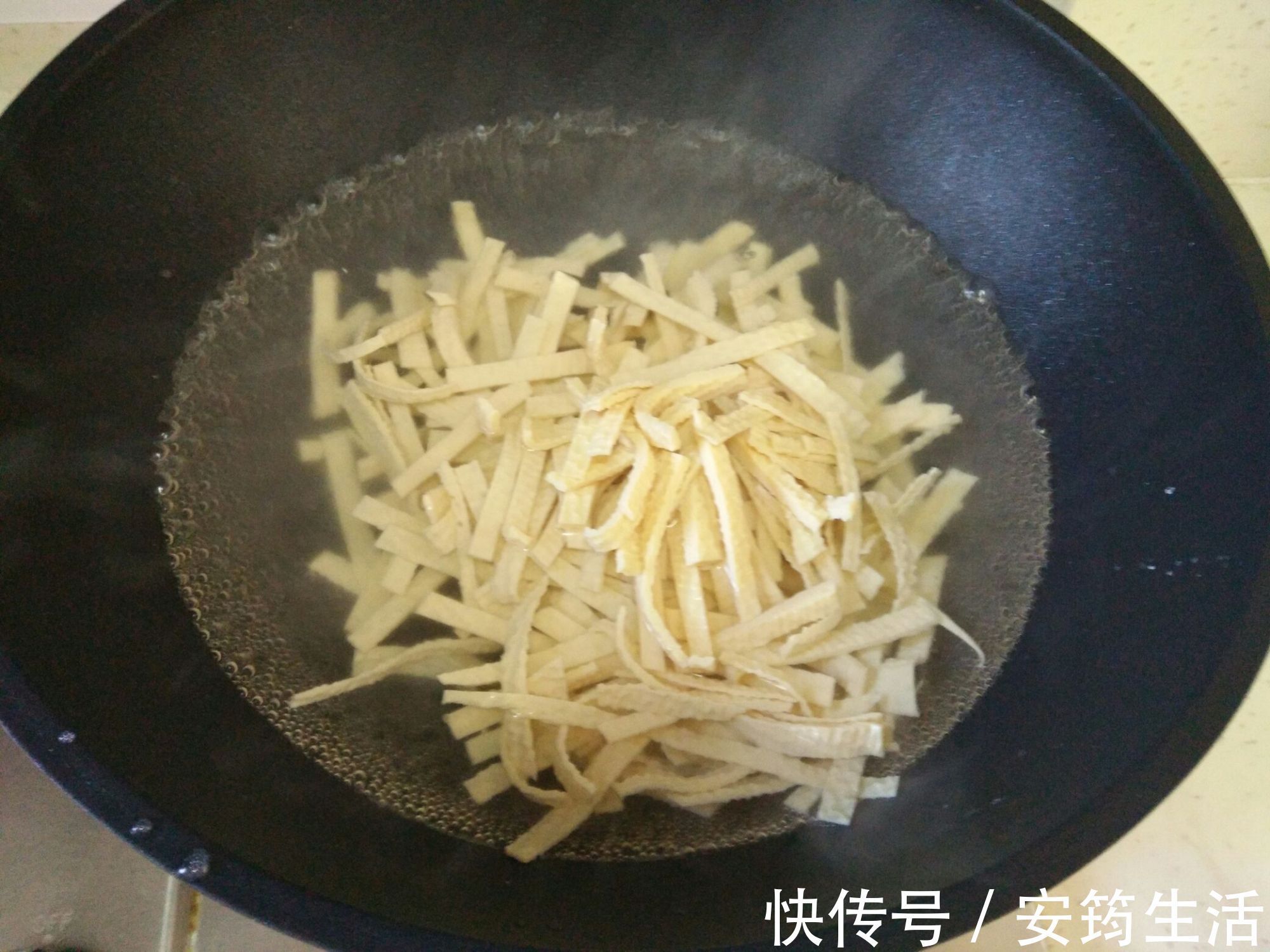 腰部|赘肉最怕的就是“它”,不论男女,吃完排出黑臭宿便,腰部有曲线