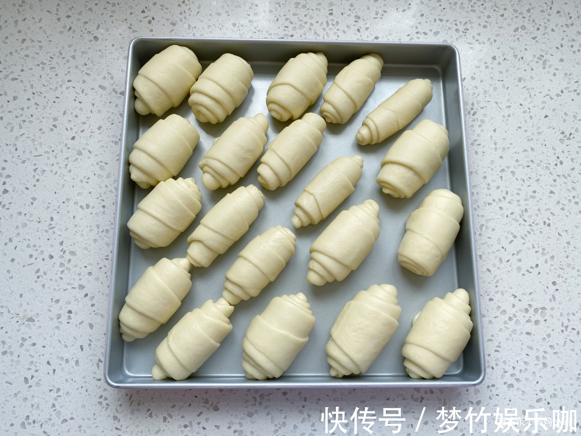 黄油|用了九年的面包配方,奶香浓郁又拉丝,做法简单,比买的好吃