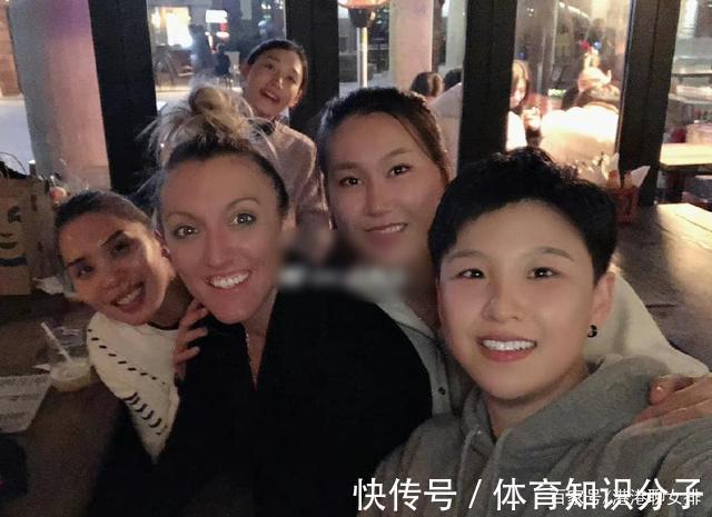 团聚|女排名将张磊晒团聚照,金软景、拉尔森不日将离开,球迷:不舍