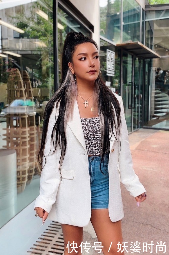 风秀|“真人芭比”江映蓉,走起辣妹风秀完美身材,网友:可惜没了少女感