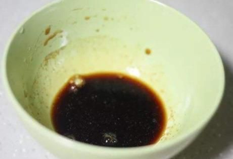 葱油|葱油蛏子焯水多久合适?分享1个小技巧,蛏子鲜嫩不老,特鲜美