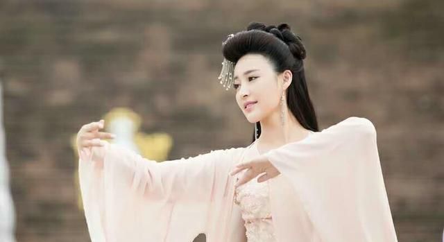 嵌名|嵌名对联也能玩出花来,不愧是才子手笔,让对联高手也要汗颜