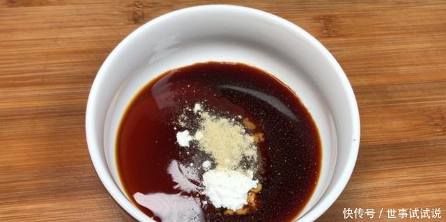 炒茄子时,切记不可直接下油锅!学会关键一步,茄子不发黑不油腻