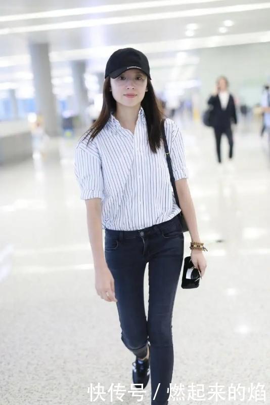 衬衫|潘粤明前妻董洁挺会穿,白色衬衫配黑色小皮裙,“漫画腿”好抢镜