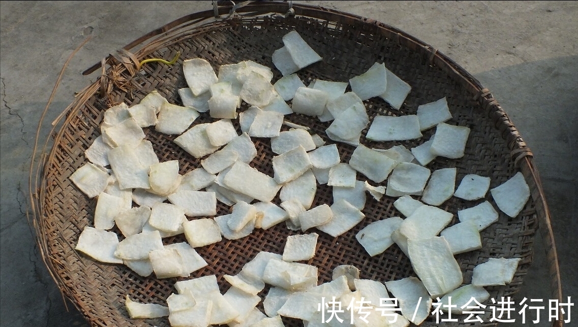 冬天|5种蔬菜晒干后,比新鲜的还香,趁着天热晒起来,留着冬天炖肉吃