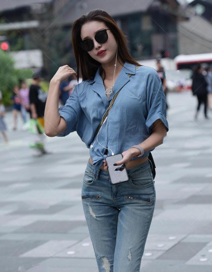 牛仔裤 小姐姐衬衫搭配牛仔裤, 让你美得从容又大气, 穿起来舒适时尚