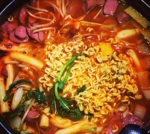 泡面|泡面创始人将方便面当饭吃,看到其活的岁数后,网友:被骗多年!