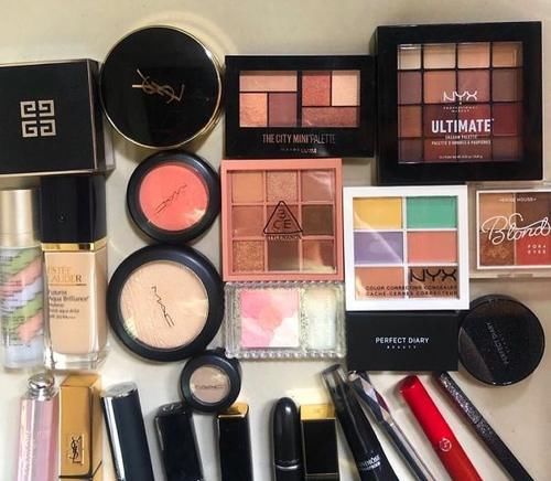 花漾精选：经常化妆会伤害皮肤？天天素颜皮肤就好吗？