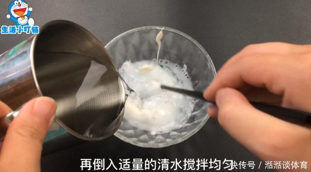 洗衣服时不要只放洗衣液,多放一碗它,洗出来的衣服干净如新