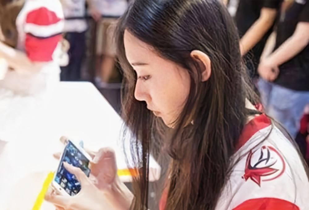 极少数|网友总是搞不懂女生喜欢法师与辅助的原因，其实很简单，天性而已