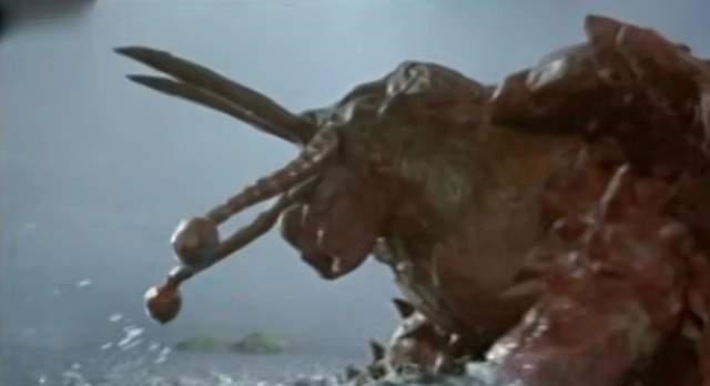 螃蟹|泰罗奥特曼里的悲剧时刻,怪兽破坏船只为生存,最后怪兽全家被吃
