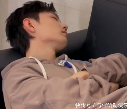 肖战|肖战拍戏受伤?网民“显微镜”看《如梦》照片,发现手部伤口