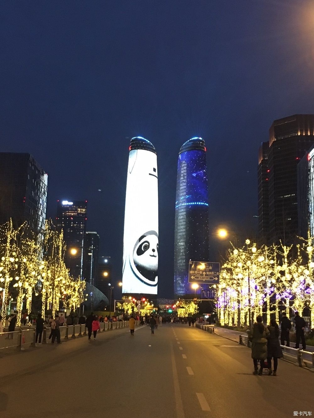 沙滩|游公园，骑单车逛成都，打卡最炫双子塔灯光秀