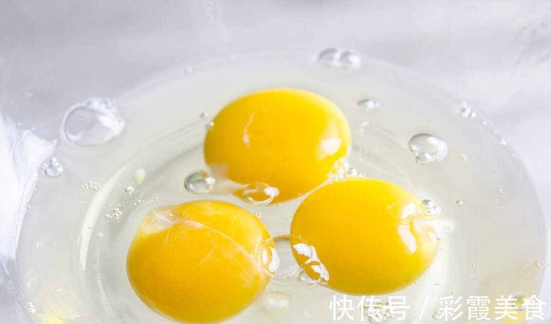 蛋羹|蒸鸡蛋羹，别直接加水就蒸，牢记3个技巧，蛋羹更嫩滑更平整