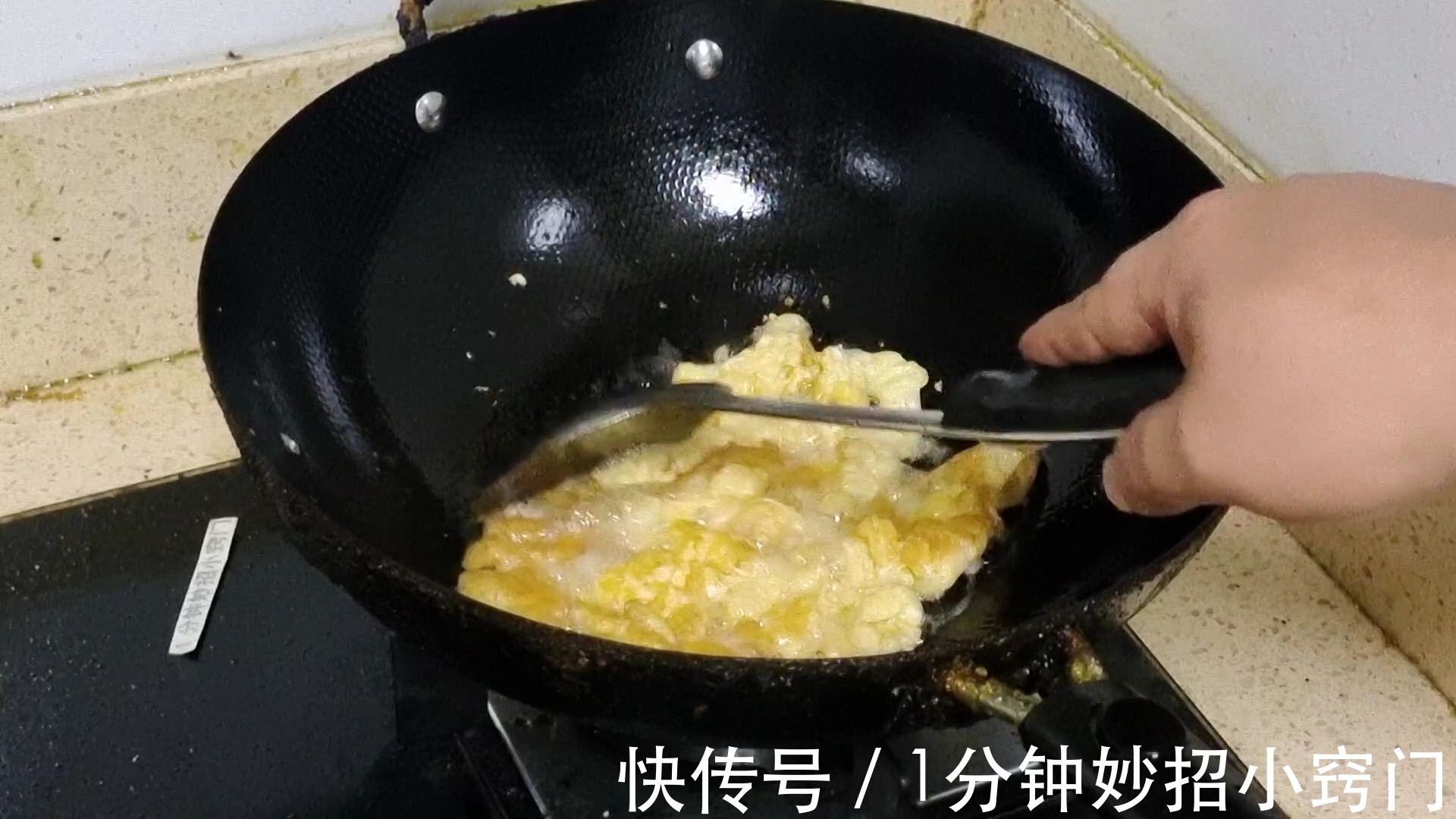 家常|厨师长分享黄瓜炒鸡蛋的家常做法，颜色翠绿不出水，讲解通俗易懂