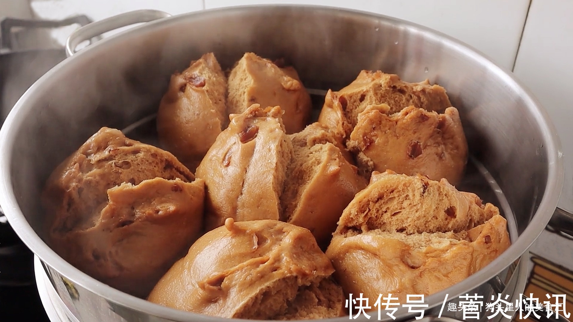 红糖馒头|红糖大枣馒头的正确做法，不用红糖水，个个都开花，香甜又暄软