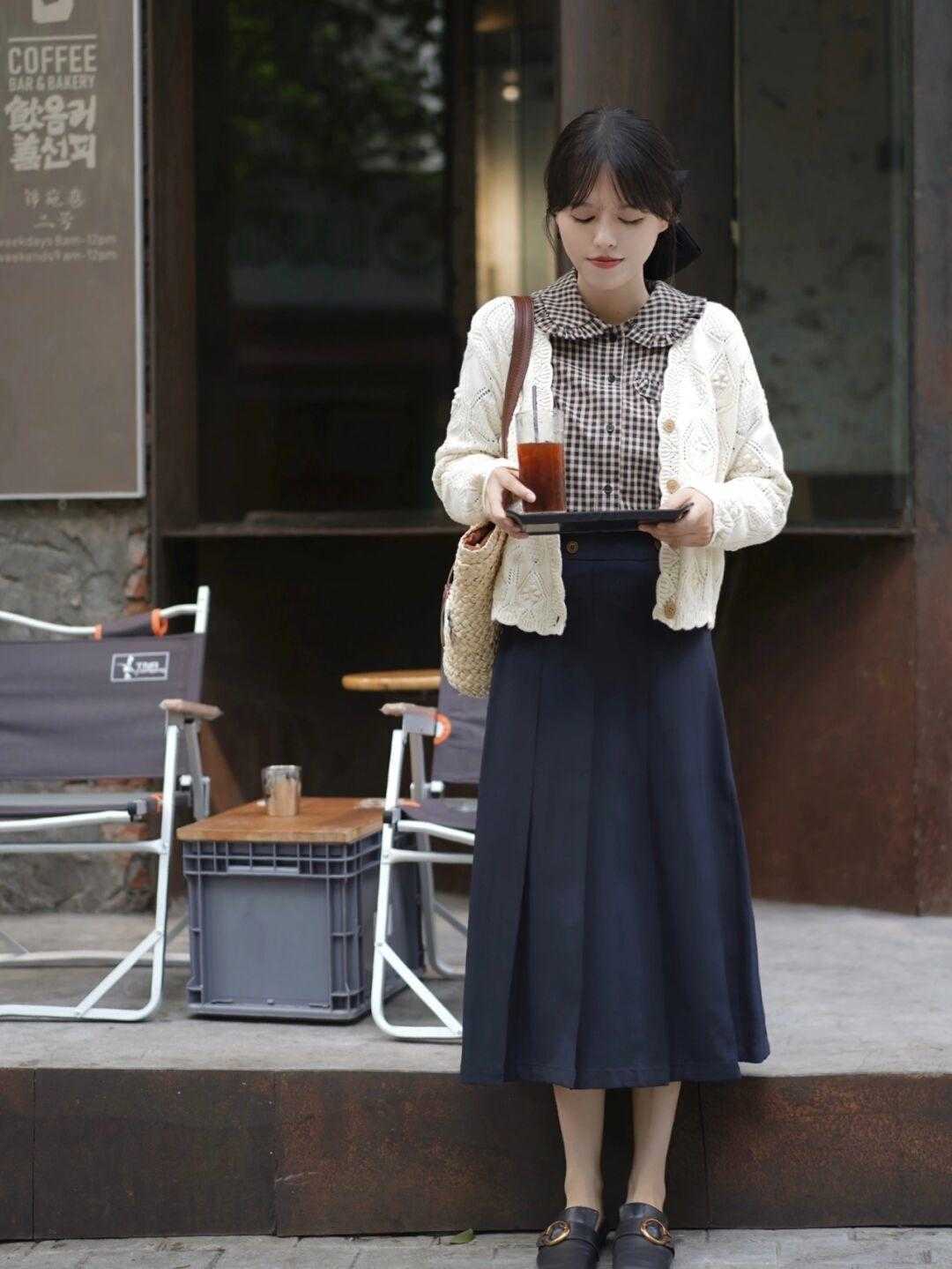 搭配 快收起你的碎花裙!今年秋天流行这几款裙子,减龄洋气又百搭