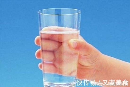 少喝|晚上喝水,做到“1多2少”,健康喝水,疾病会绕着你走