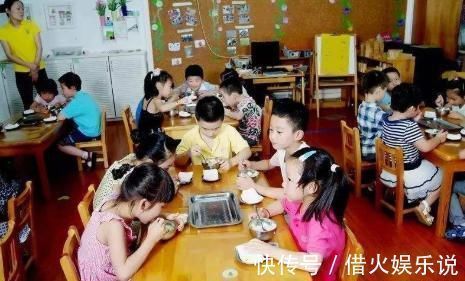 宝妈|幼儿园孩子放学后反复哼唱一首歌,听清歌词后,宝妈气的浑身发抖