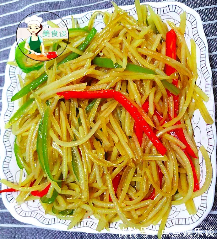 凉拌土豆丝,第一步先焯水就错了,大厨教您一招,土豆丝爽脆不黑