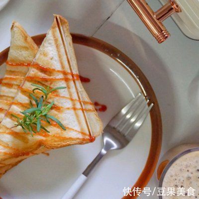 唇齿|简简单单、百吃不腻的火腿肠三明治一口下肚，唇齿留香