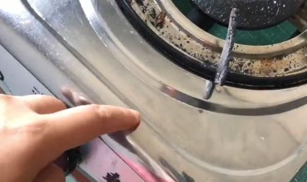 香蕉|再脏的灶台,只用一根香蕉,立马就能洁净如新,方法太实用了