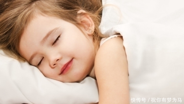 睡觉|孩子睡觉时有这三个反应，暗示大脑发育好，长大智商不会低