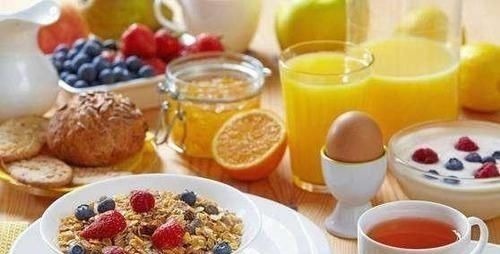 蜂蜜水|早上起床要先喝水吗,晨起做对5件事的人,会比别人更长寿