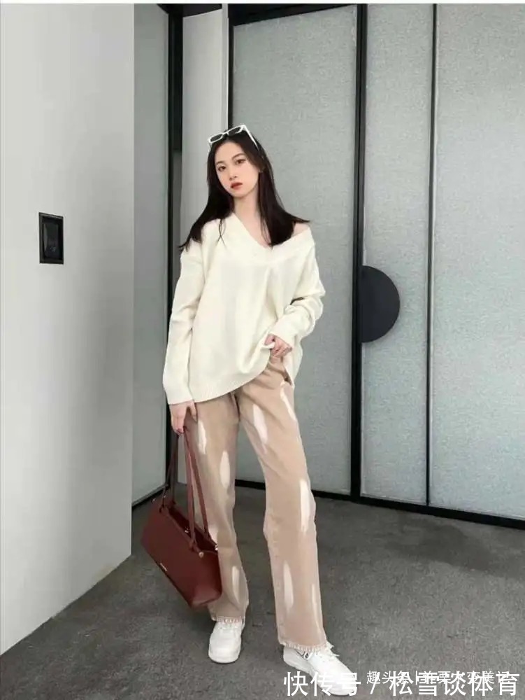 红+ 秋冬季,毛衣就买这4个“显白色”,高级不说还减龄,黄皮也能穿