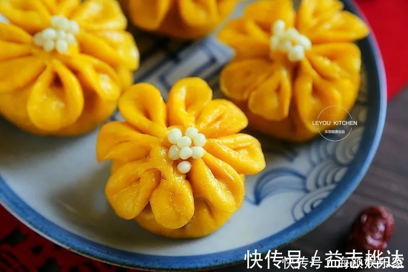 豆沙馅|多捏几下，豆沙包和花一样漂亮，过年端上桌，全家抢着拍照