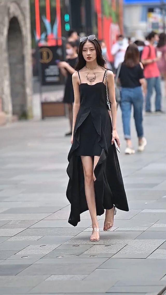 搭配|街拍：高跟鞋的经典搭配，让你在任何场合都那么自信