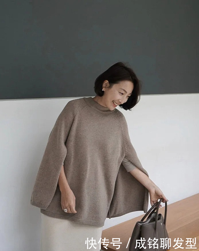 这位50岁的韩国“大妈”超会穿,精致优雅简约大方,减龄又高级