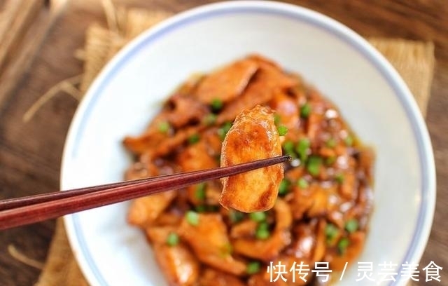 蒸鱼豉油|只会水煮鸡胸肉？加点蚝油配香菇，鲜嫩还下饭