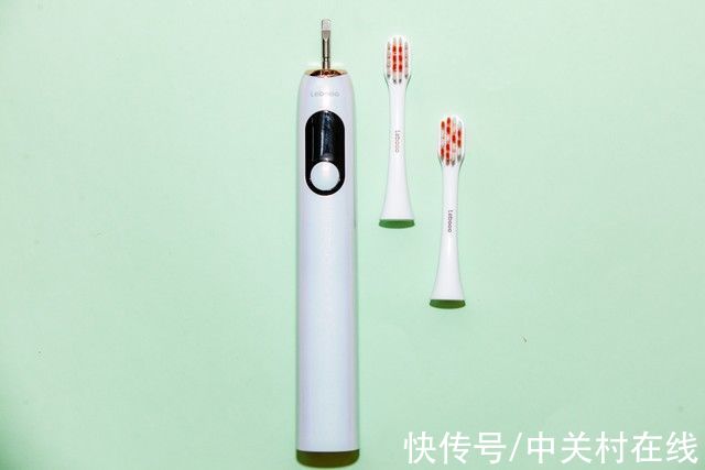 电动牙刷|与影帝王景春共享洁齿体验 力博得声波牙刷 星芒Pro+评测