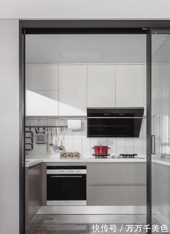 收纳|新房装修,她直接拆掉12面墙体,虽不豪华,但足够舒适