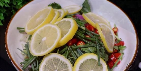 鸡爪|原来鸡爪去骨这么简单,1根牙签就搞定,真的太方便了