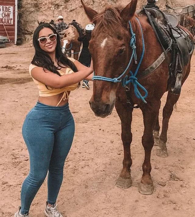 体重|微胖界的翘楚,目测超过150斤,这样的身材也能当模特?